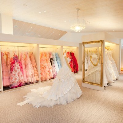 <br>【ドレス・和装・その他】館内専属ドレスサロンではドレスだけでなく和装も取り揃えています