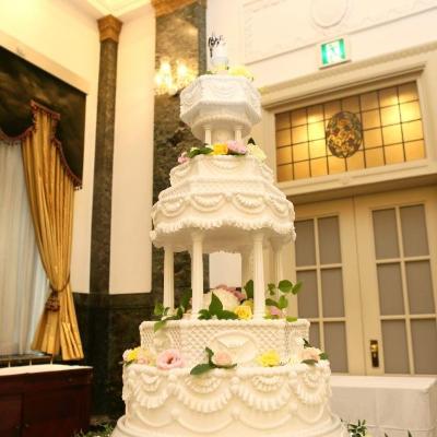 <br>【料理・ケーキ】おふたりの希望デザインの生ケーキもご用意可能！ウェディングケーキ